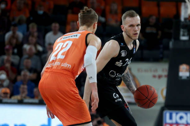 仍有大约0 仍有大约0