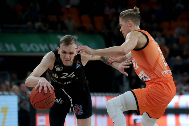 人不禁回顾 人不禁回顾